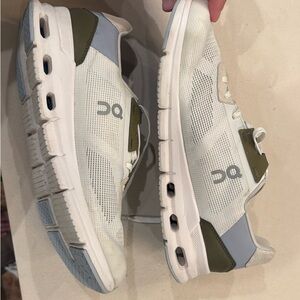 *****On Running  Cream and Olive Sneakers